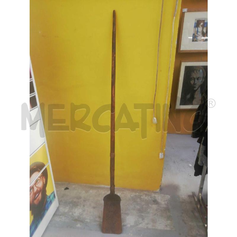 PALA LEGNO VECCHIA LUNGA C/PARTE SCAVATA INTAGLIATA  | Mercatino dell'Usato Moncalieri bengasi 1