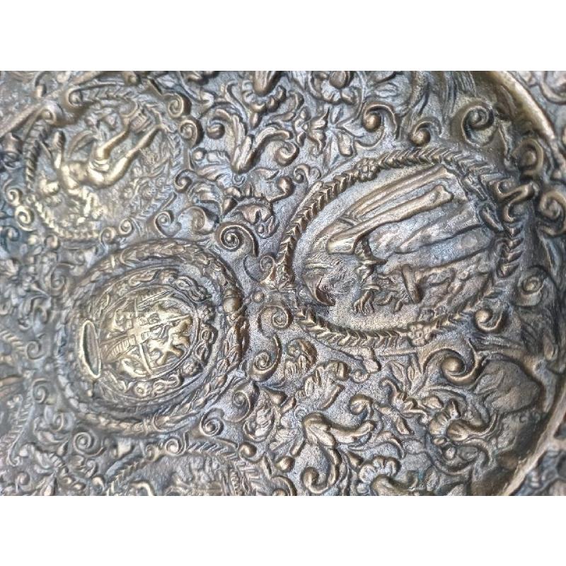 PIATTO BRONZO OVALE BLASONE STEMMA MEDIEVALE  | Mercatino dell'Usato Moncalieri bengasi 2