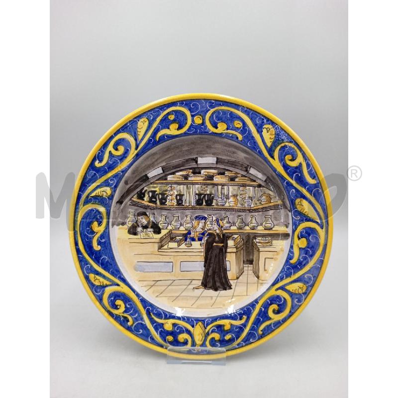 PIATTO CERAMICA GUBBIO C/DECORO PERSONAGGI DELL'EPOCA  | Mercatino dell'Usato Moncalieri bengasi 1