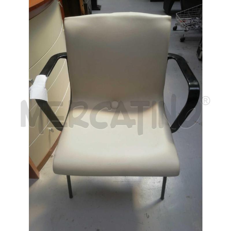 POLTRONCINA BIANCA ECOPELLE GAMBE METALLICHE | Mercatino dell'Usato Moncalieri bengasi 1