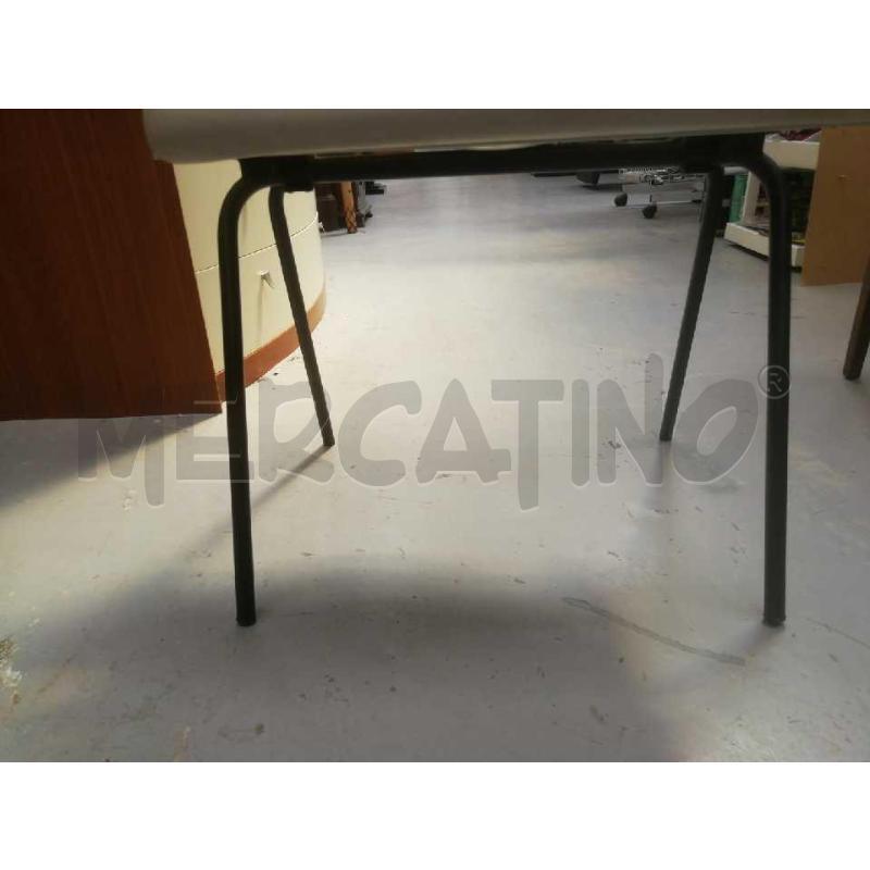 POLTRONCINA BIANCA ECOPELLE GAMBE METALLICHE | Mercatino dell'Usato Moncalieri bengasi 5