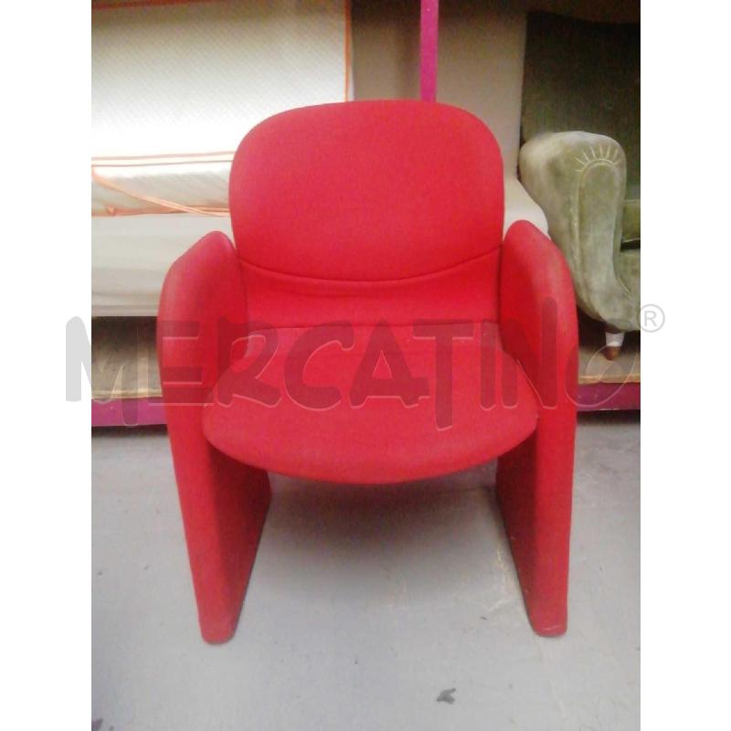 POLTRONCINA TESSUTO ROSSA PER SALA D'ATTESA  | Mercatino dell'Usato Moncalieri bengasi 1
