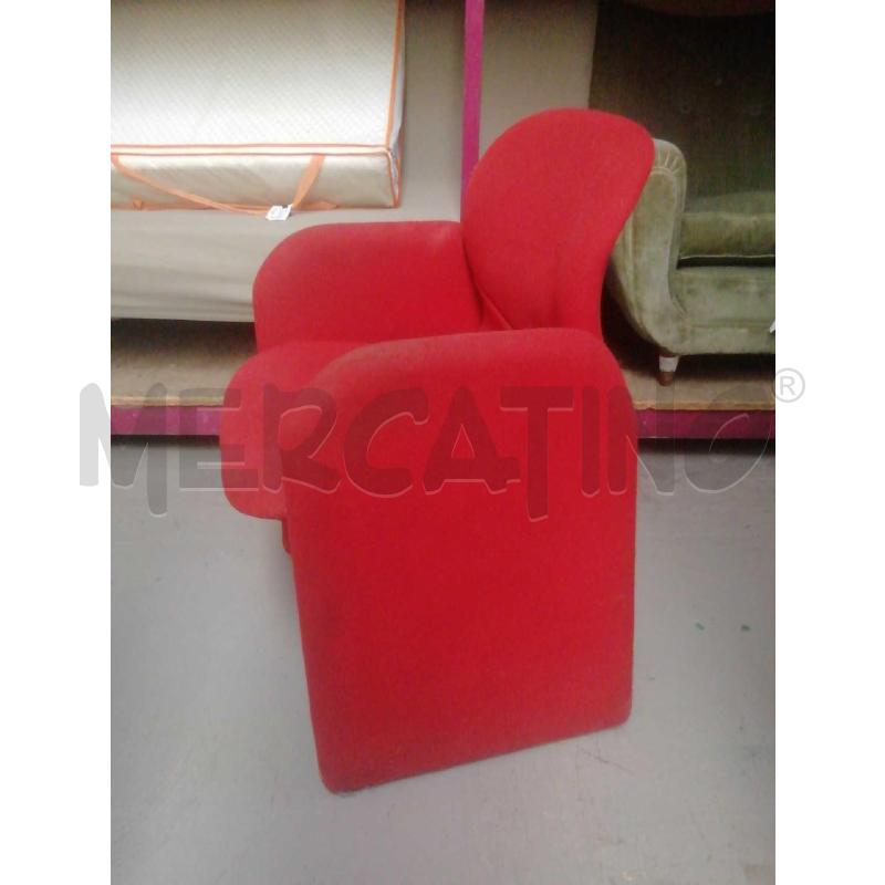 POLTRONCINA TESSUTO ROSSA PER SALA D'ATTESA  | Mercatino dell'Usato Moncalieri bengasi 2