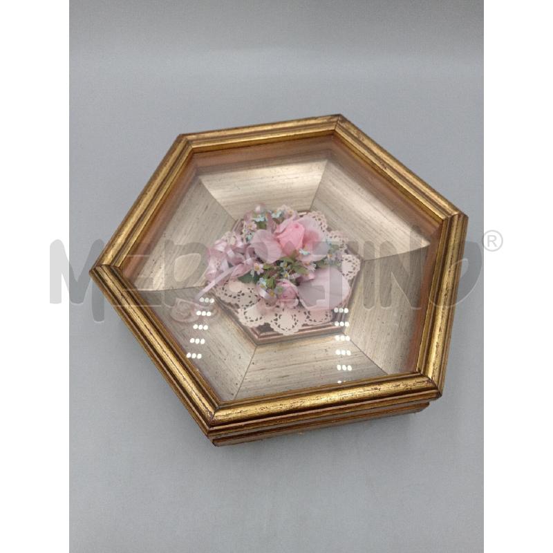 QUADRETTO VECCHIO FORMA ESAGONALE CORNICE DORATA E FIORE INTERNO  | Mercatino dell'Usato Moncalieri bengasi 1