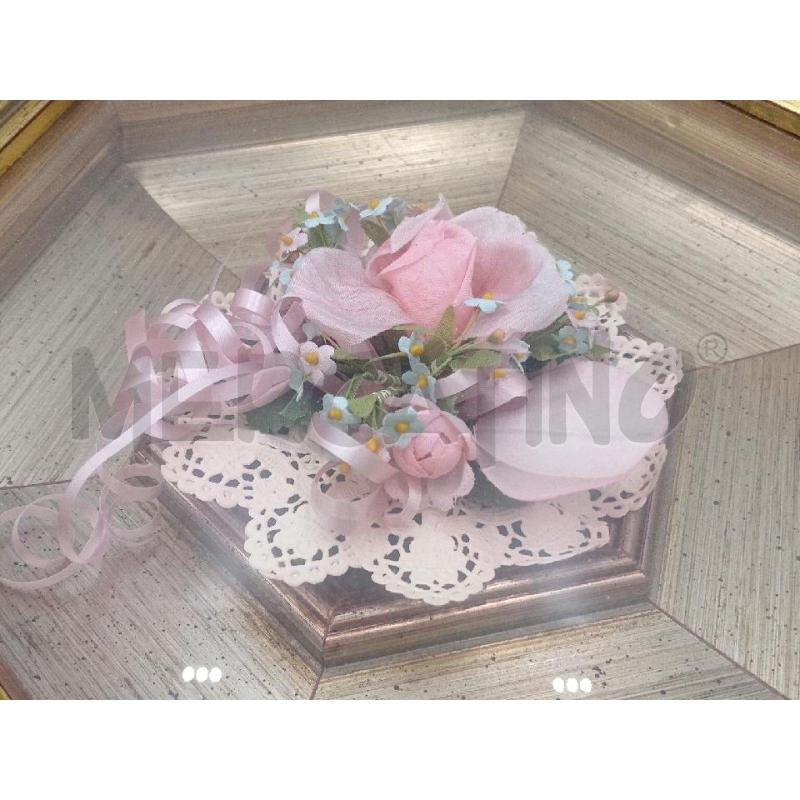 QUADRETTO VECCHIO FORMA ESAGONALE CORNICE DORATA E FIORE INTERNO  | Mercatino dell'Usato Moncalieri bengasi 2