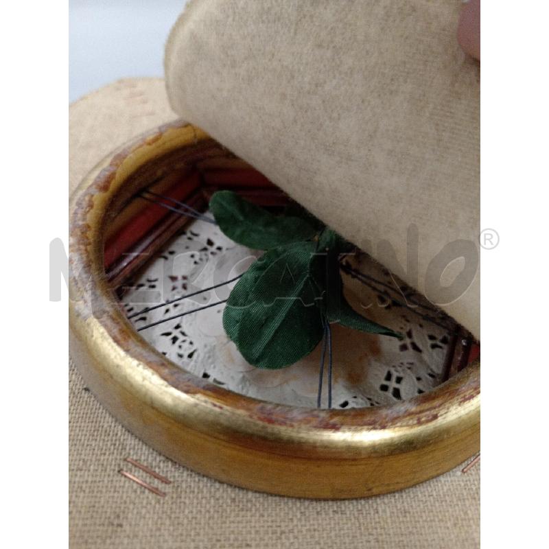 QUADRETTO VECCHIO FORMA ESAGONALE CORNICE DORATA E FIORE INTERNO  | Mercatino dell'Usato Moncalieri bengasi 5