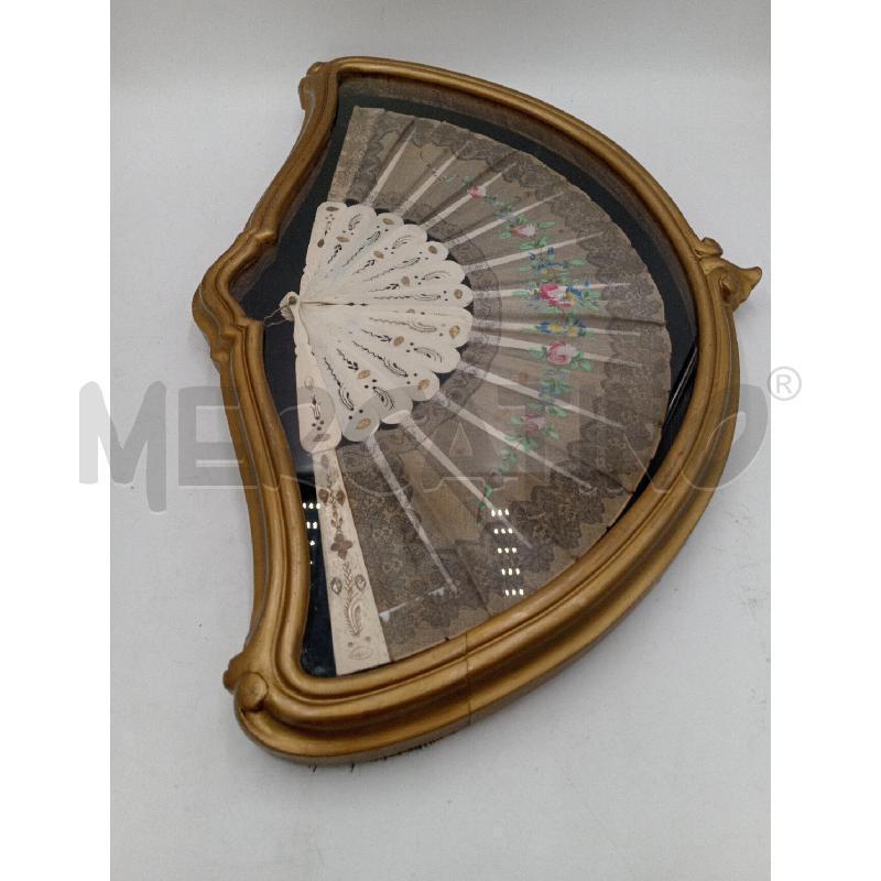 QUADRO VECCHIO VENTAGLIO DECORO FLOREALE C/STRUTTURA SIMIL OSSO  | Mercatino dell'Usato Moncalieri bengasi 1