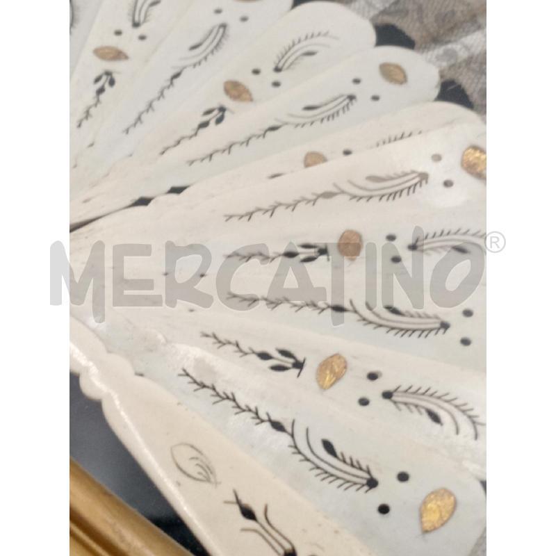 QUADRO VECCHIO VENTAGLIO DECORO FLOREALE C/STRUTTURA SIMIL OSSO  | Mercatino dell'Usato Moncalieri bengasi 3
