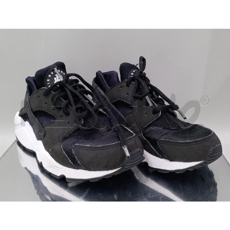 SCARPE BAMBINO NIKE NERE HUARACHE  | Mercatino dell'Usato Moncalieri bengasi 1