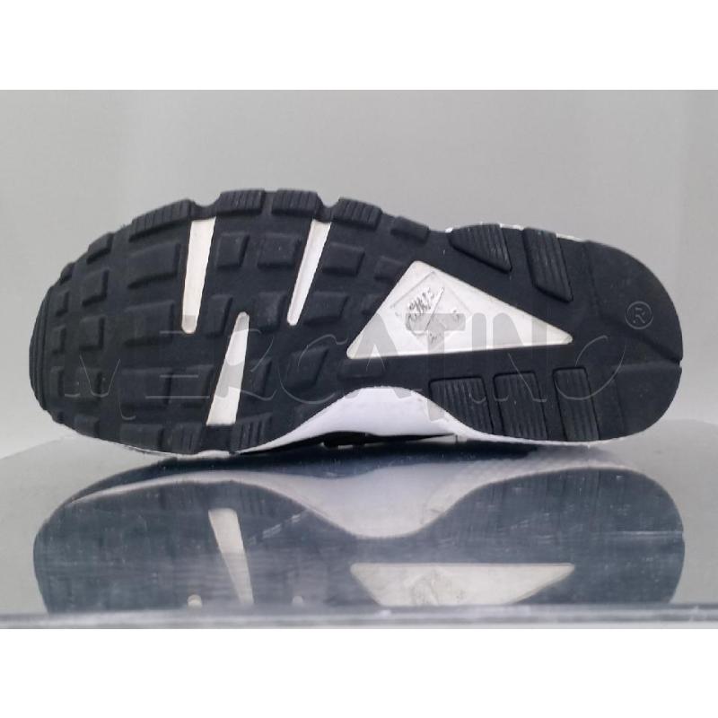 SCARPE BAMBINO NIKE NERE HUARACHE  | Mercatino dell'Usato Moncalieri bengasi 4
