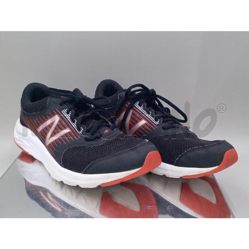 SCARPE UOMO NEWBALANCE NERA E ROSSA  | Mercatino dell'Usato Moncalieri bengasi 1