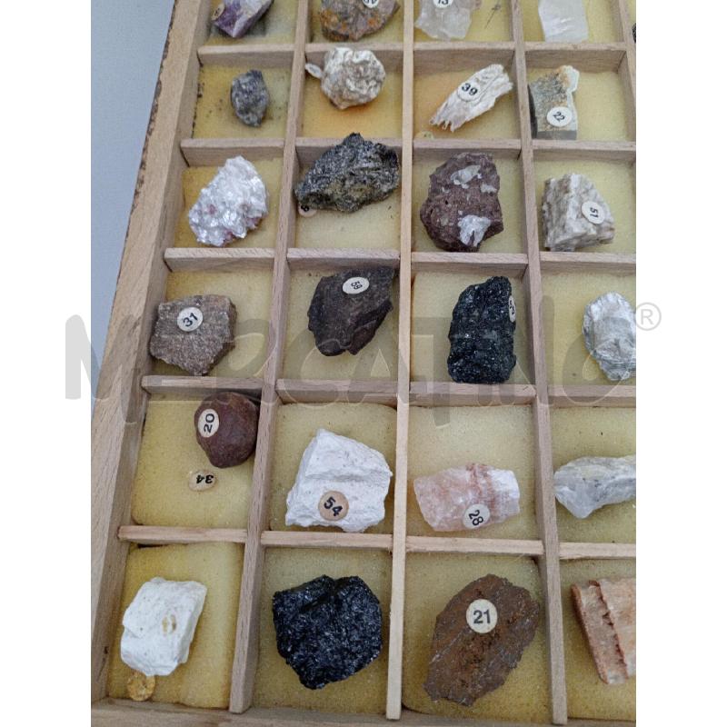 SCATOLA PIETRE MINERALI VARIE I TESORI DELLA TERRA | Mercatino dell'Usato Moncalieri bengasi 2