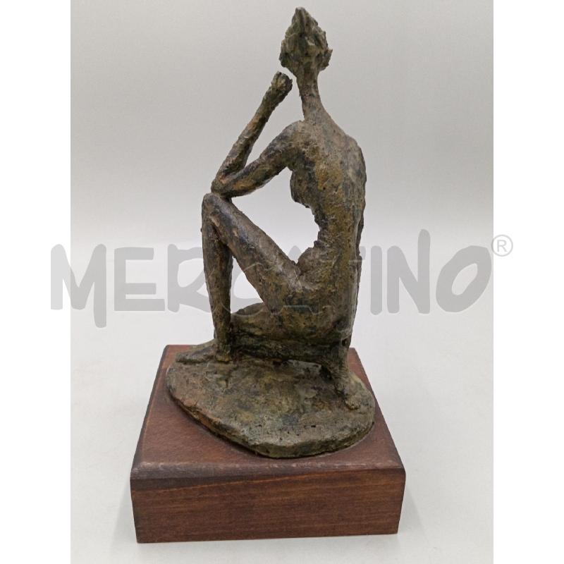 SCULTURA TERRACOTTA DONNA SEDUTA C/TESTA INCOLLATA E MANO SBECCATA C/BASETTA LEGNO QUADRATA  | Mercatino dell'Usato Moncalieri bengasi 2