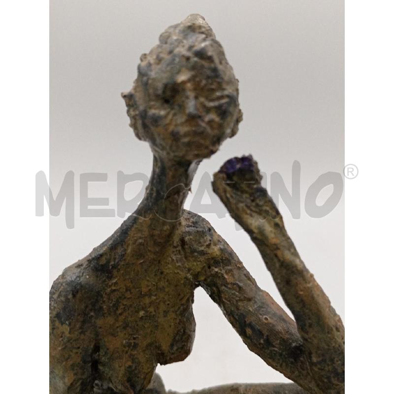 SCULTURA TERRACOTTA DONNA SEDUTA C/TESTA INCOLLATA E MANO SBECCATA C/BASETTA LEGNO QUADRATA  | Mercatino dell'Usato Moncalieri bengasi 4