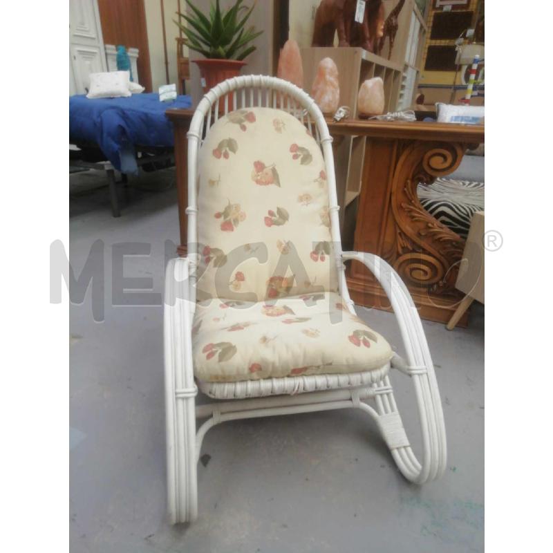 SEDIA / POLTRONA A DONDOLO RATTAN BIANCA   | Mercatino dell'Usato Moncalieri bengasi 1