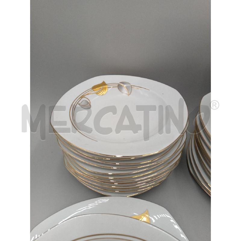 SERVIZIO PIATTI BAVARIA FIORE DORATO 36+4 ACC | Mercatino dell'Usato Moncalieri bengasi 3