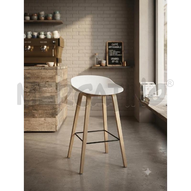 SGABELLO MODERNO SEDUTA PLASTICA BIANCA BASE LEGNO | Mercatino dell'Usato Moncalieri bengasi 1