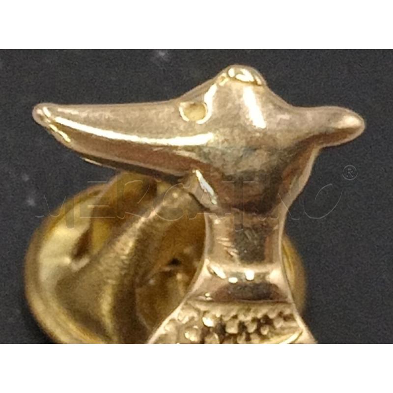 SPILLA DORATA FORMA LOGO TRUSSARDI STILIZZATO  | Mercatino dell'Usato Moncalieri bengasi 2