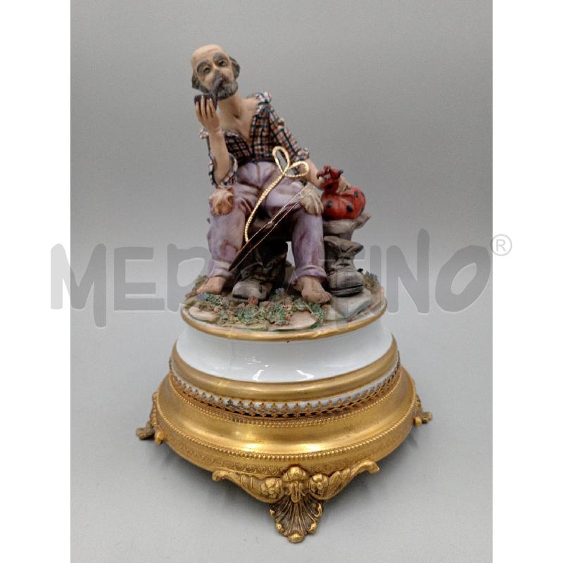 STATUA CERAMICA CAPODIMONTE VECCHIETTO FUMATORE PIPA C/BASETTA DORATA  | Mercatino dell'Usato Moncalieri bengasi 1