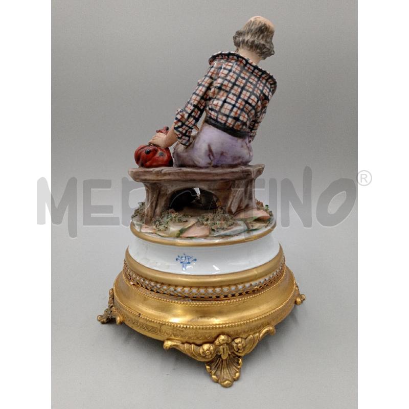 STATUA CERAMICA CAPODIMONTE VECCHIETTO FUMATORE PIPA C/BASETTA DORATA  | Mercatino dell'Usato Moncalieri bengasi 3