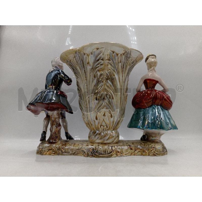 STATUA CERAMICA COPPIA SIGNOROTTI DELL'EPOCA C/VASO CENTRALE LUI DANNEGGIATO PIEDE E STELO | Mercatino dell'Usato Moncalieri bengasi 3