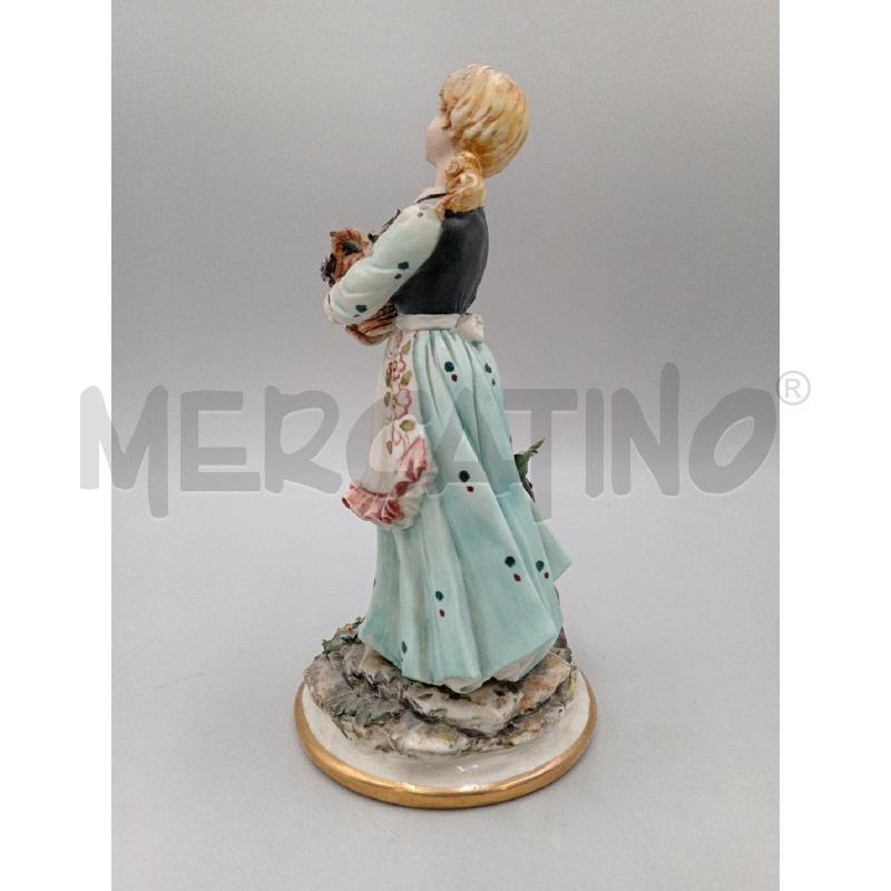 STATUA CERAMICA MEDEA BY ROMI RAGAZZA CON FIORI | Mercatino dell'Usato Moncalieri bengasi 4