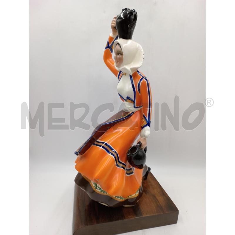 STATUA ESSEVI LENCI COSTUME SARDO ALLA FONTE  | Mercatino dell'Usato Moncalieri bengasi 4