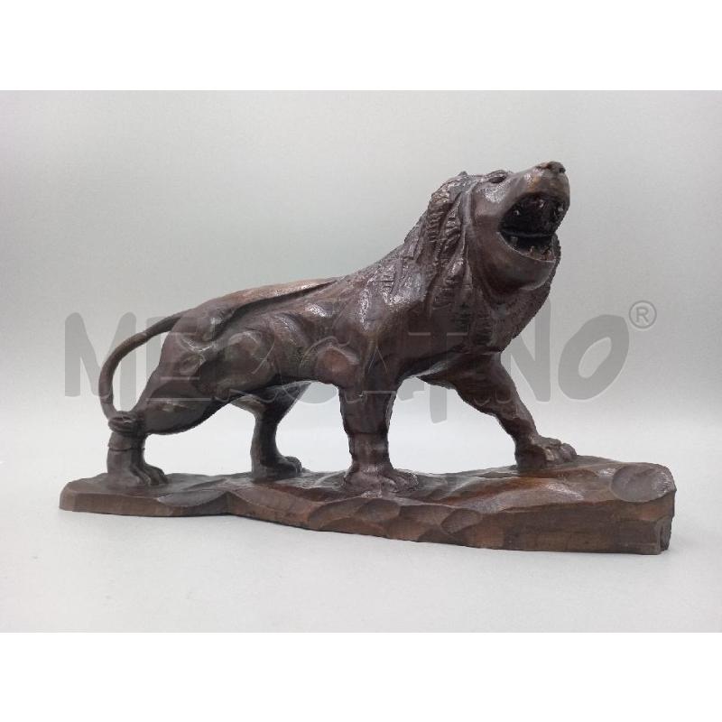 STATUA LEGNO SCOLPITO LEONE CACCIATORE LEGNO NOBILE PATINATO CM 32 XC 20 CODA INCOLLATA  | Mercatino dell'Usato Moncalieri bengasi 1