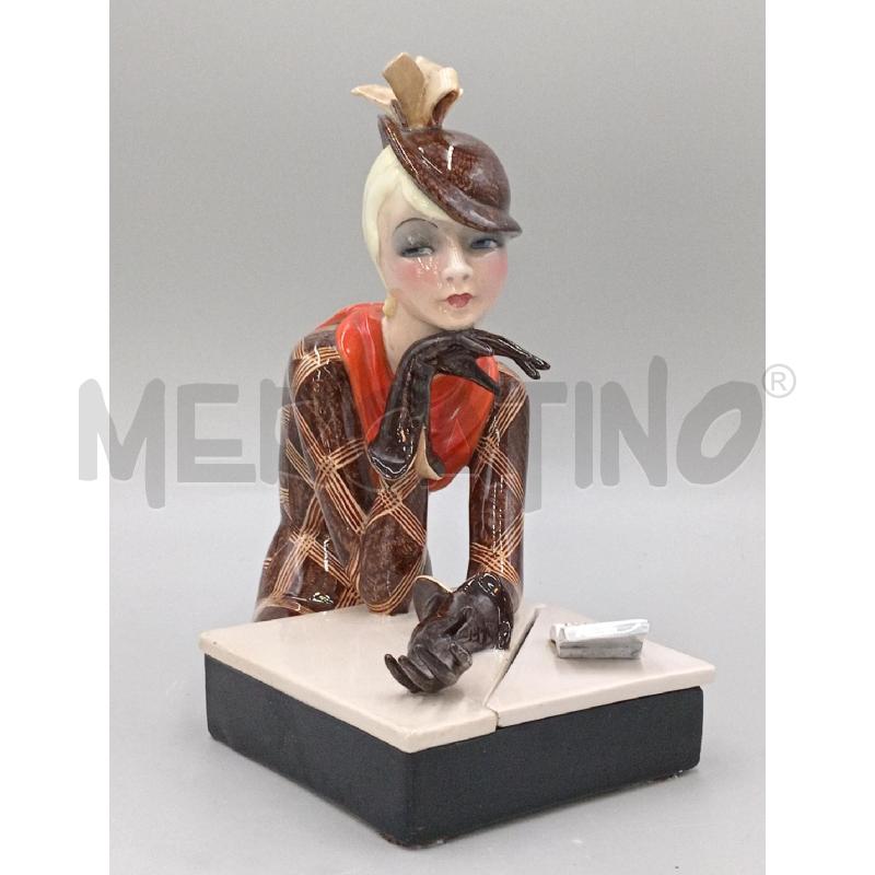 STATUA LENCI AL CAFFE' DI ELENA SCAVINI DAMA SEDUTA PERFETTA | Mercatino dell'Usato Moncalieri bengasi 1