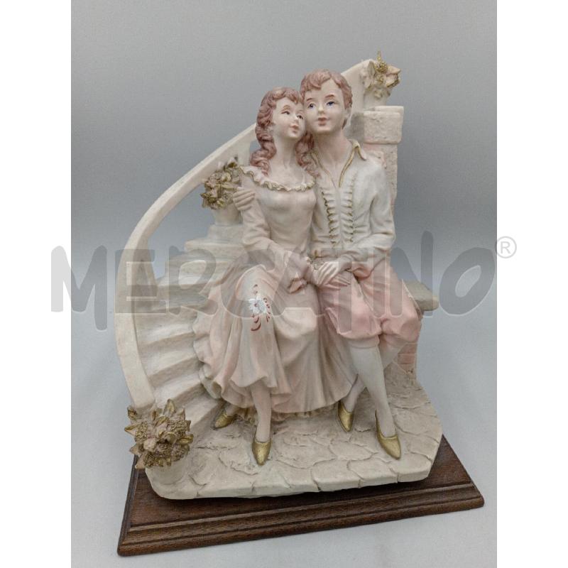 STATUA RESINA BOMBONIERA INNMAORATI DA COMÒ BASETTA LEGNO  | Mercatino dell'Usato Moncalieri bengasi 1