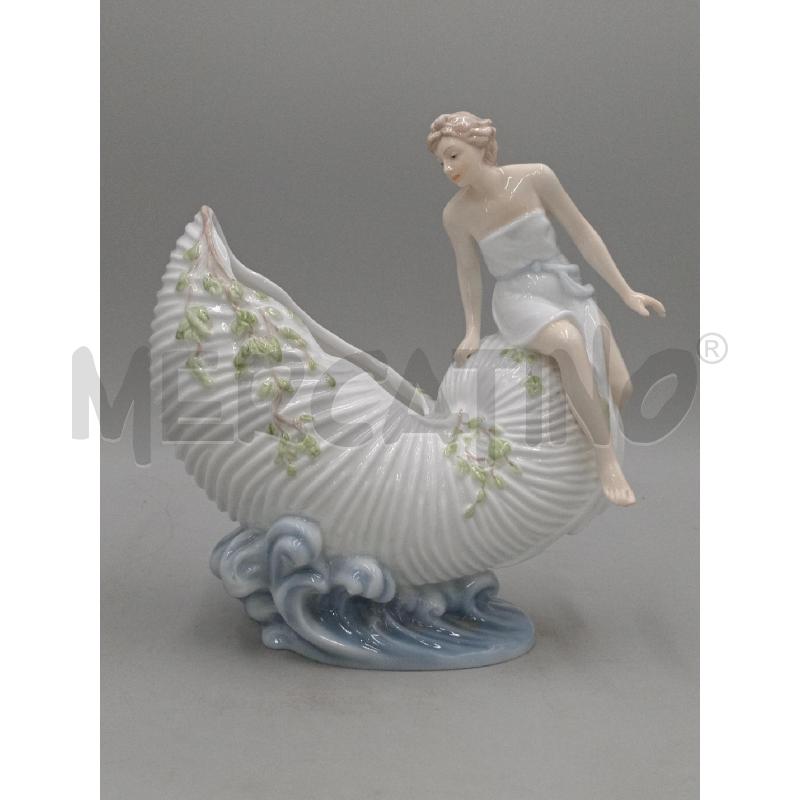 STATUETTA PORCELLANA PARIS ROYAL DAMINA SEDUTA S/CONCHIGLIA  | Mercatino dell'Usato Moncalieri bengasi 1