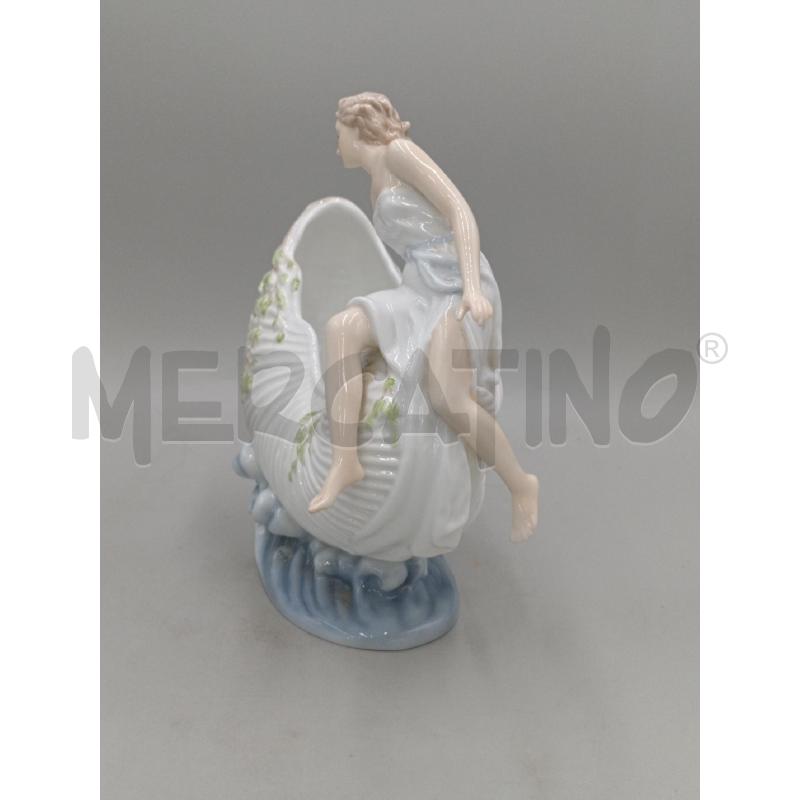 STATUETTA PORCELLANA PARIS ROYAL DAMINA SEDUTA S/CONCHIGLIA  | Mercatino dell'Usato Moncalieri bengasi 2
