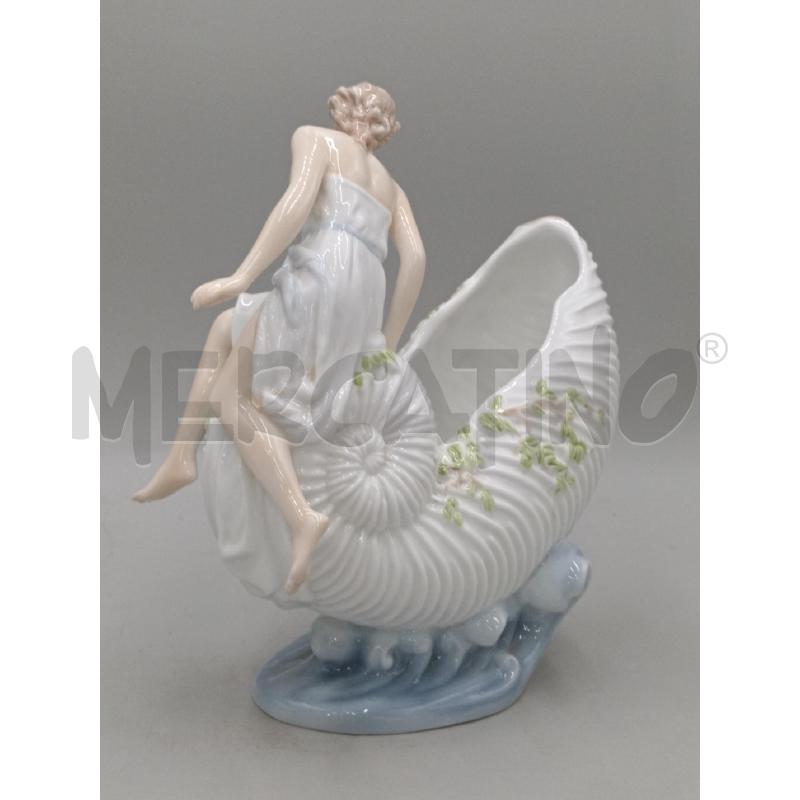 STATUETTA PORCELLANA PARIS ROYAL DAMINA SEDUTA S/CONCHIGLIA  | Mercatino dell'Usato Moncalieri bengasi 3
