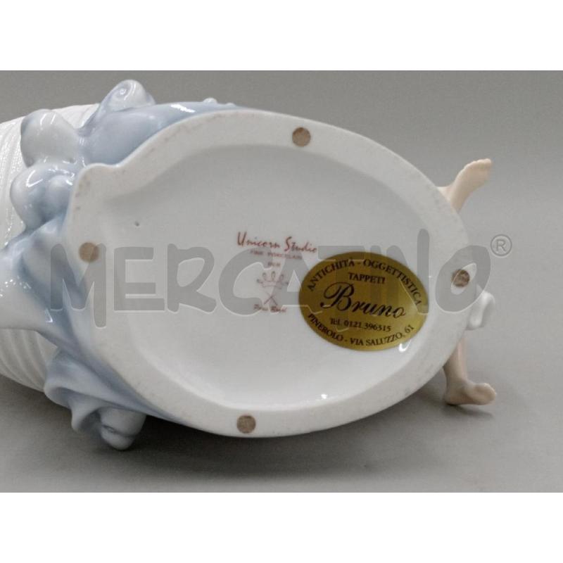 STATUETTA PORCELLANA PARIS ROYAL DAMINA SEDUTA S/CONCHIGLIA  | Mercatino dell'Usato Moncalieri bengasi 5