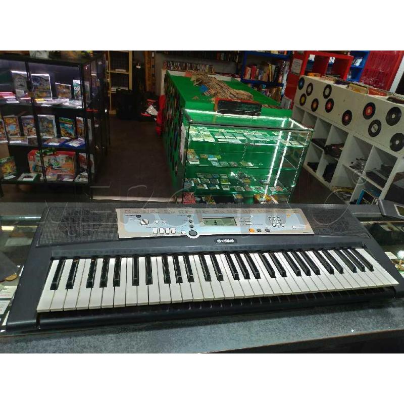 TASTIERA MUSICALE YAMAHA PSR E203 CON ALIMENTATORE FUNZIONANTE | Mercatino dell'Usato Moncalieri bengasi 1