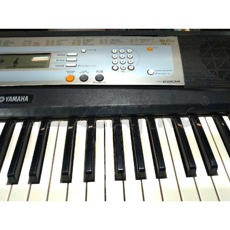 TASTIERA MUSICALE YAMAHA PSR E203 CON ALIMENTATORE FUNZIONANTE | Mercatino dell'Usato Moncalieri bengasi 3