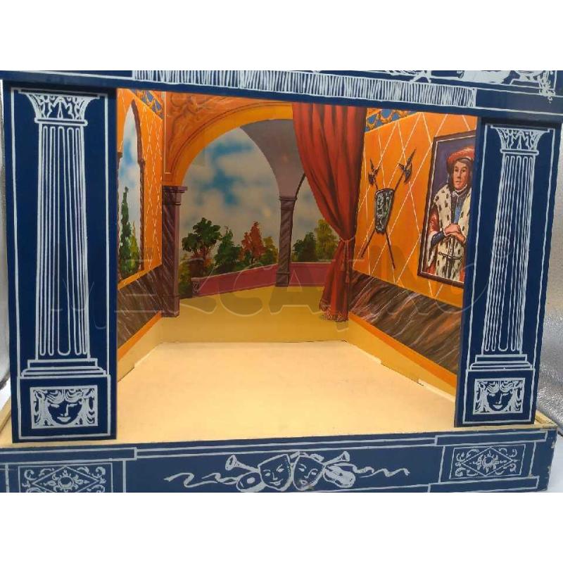 TEATRINO GIOCATTOLO IN LEGNO CON MARIONETTE IN PLASTICA  | Mercatino dell'Usato Moncalieri bengasi 2