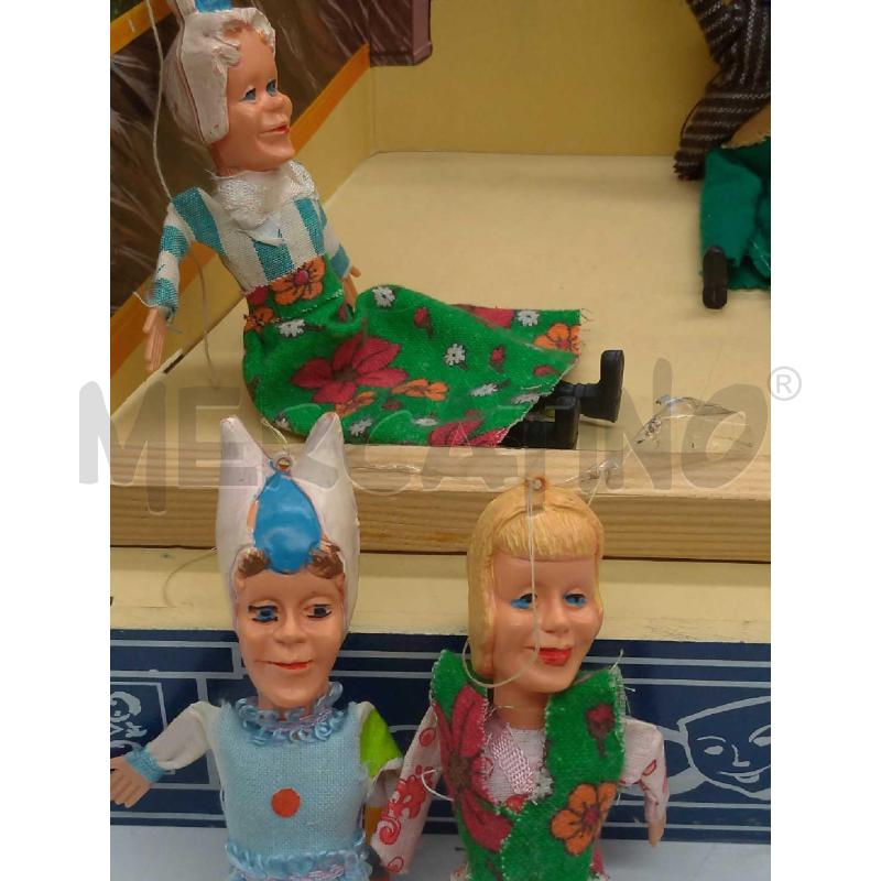 TEATRINO GIOCATTOLO IN LEGNO CON MARIONETTE IN PLASTICA  | Mercatino dell'Usato Moncalieri bengasi 4