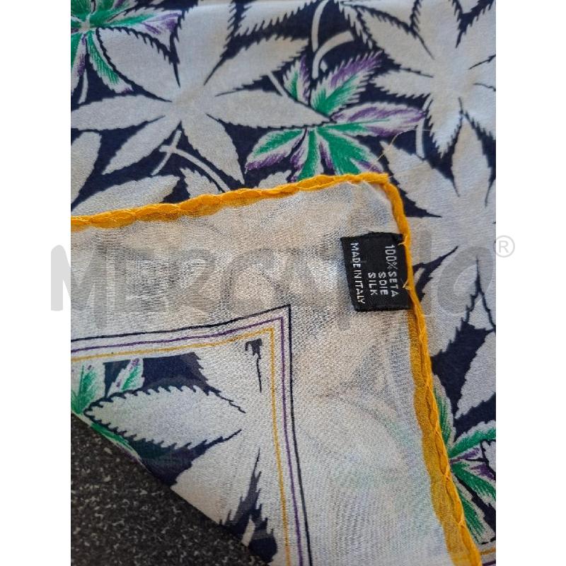 FOULARD/POCHETTE GIANNI VERSACE CANNABIS PRINT 100%SETA 40X40 MADE IN ITALY | Mercatino dell'Usato Frossasco 3