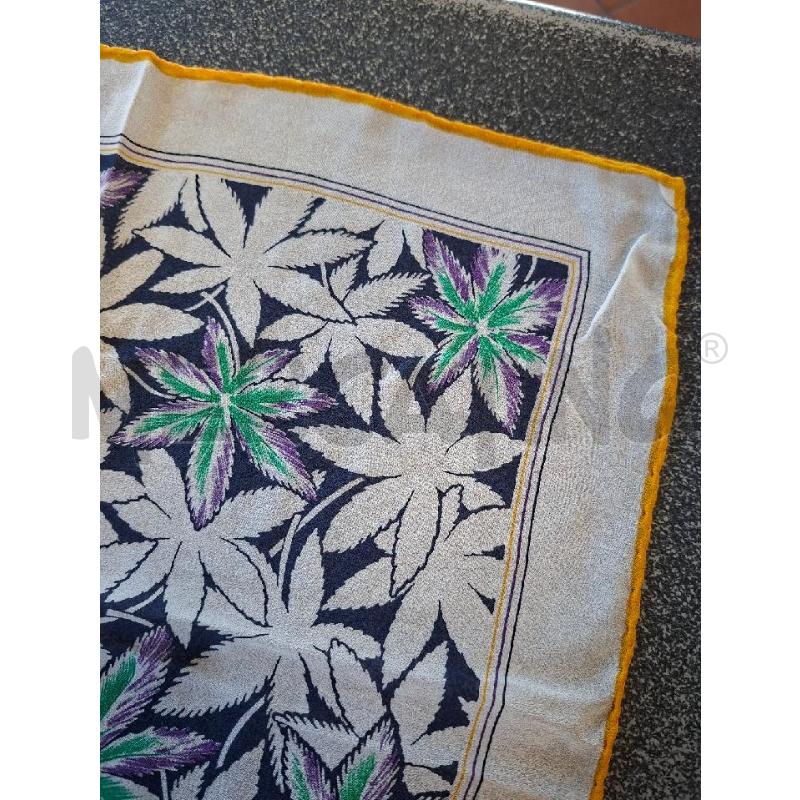FOULARD/POCHETTE GIANNI VERSACE CANNABIS PRINT 100%SETA 40X40 MADE IN ITALY | Mercatino dell'Usato Frossasco 4
