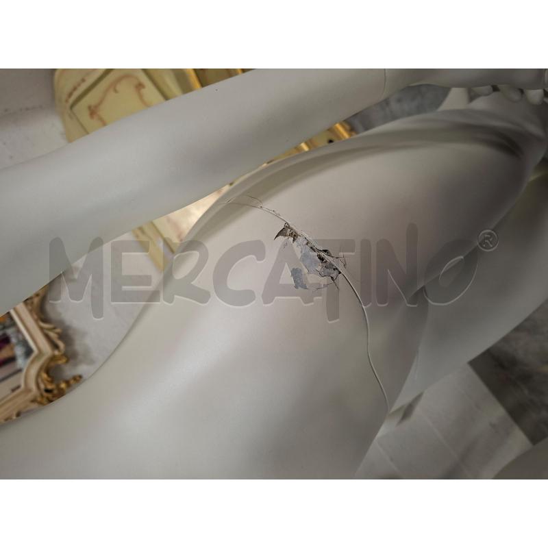 MANICHINO DONNA H190 BCO C/BASE VETRO | Mercatino dell'Usato Frossasco 2