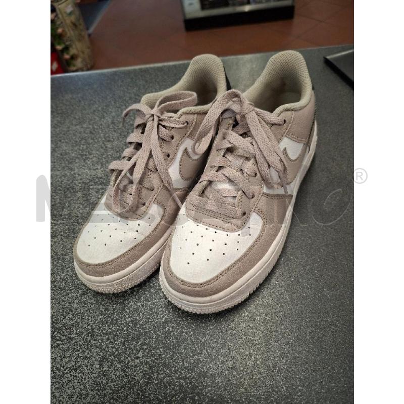 SCARPE NIKE LACCI BCO GRI N.35.5 | Mercatino dell'Usato Frossasco 2