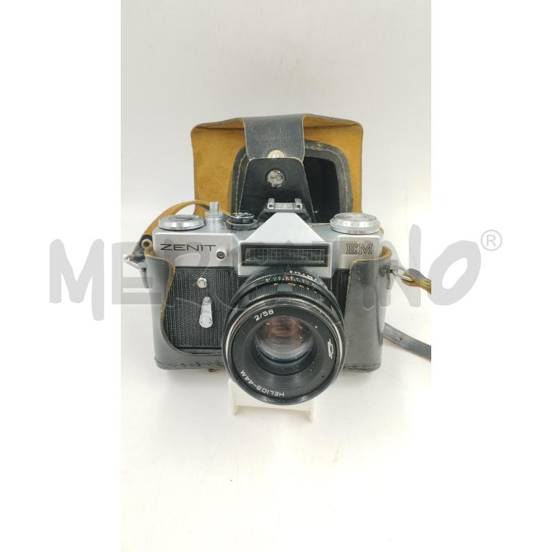 MACCHINA FOTOGRAFICA D'EPOCA ZENIT EM | Mercatino dell'Usato Torino via ceresole 1