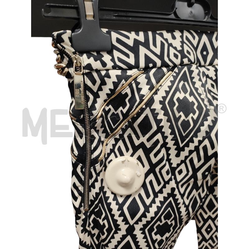 PANTALONE DONNA ELISABETTA FRANCHI BIANCO NERO GEOMETRICO CATENE DORATE | Mercatino dell'Usato Torino via ceresole 3