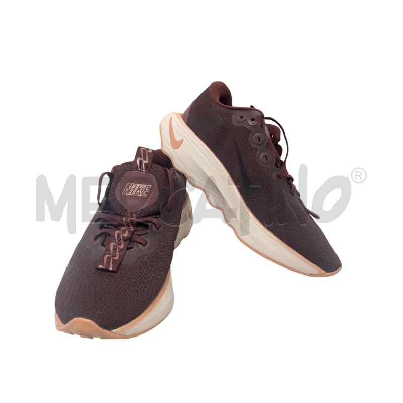 SCARPE DONNA NIKE MOTIVA BORDEAUX E ROSA | Mercatino dell'Usato Torino via ceresole 1
