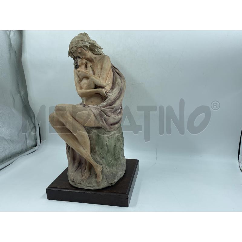 STATUA DONNA CON BAMBINO IN TERRACOTTA F.TA NICO VENZO | Mercatino dell'Usato Torino via ceresole 2