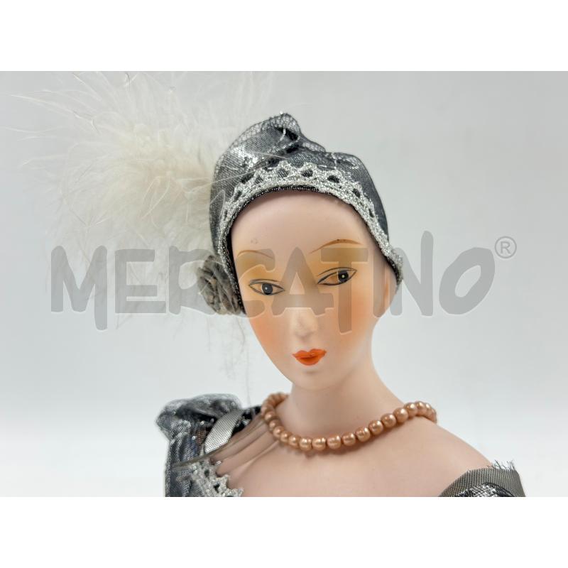 STATUINA BUSTO DONNA VESTITO GRIGIO BRILL | Mercatino dell'Usato Torino via ceresole 3