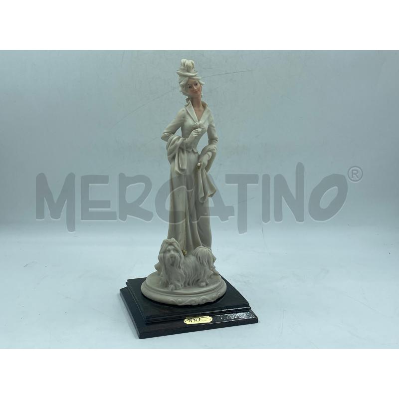 STATUINA DAMA CON CAGNOLINO F.TA A. BELCARI | Mercatino dell'Usato Torino via ceresole 1