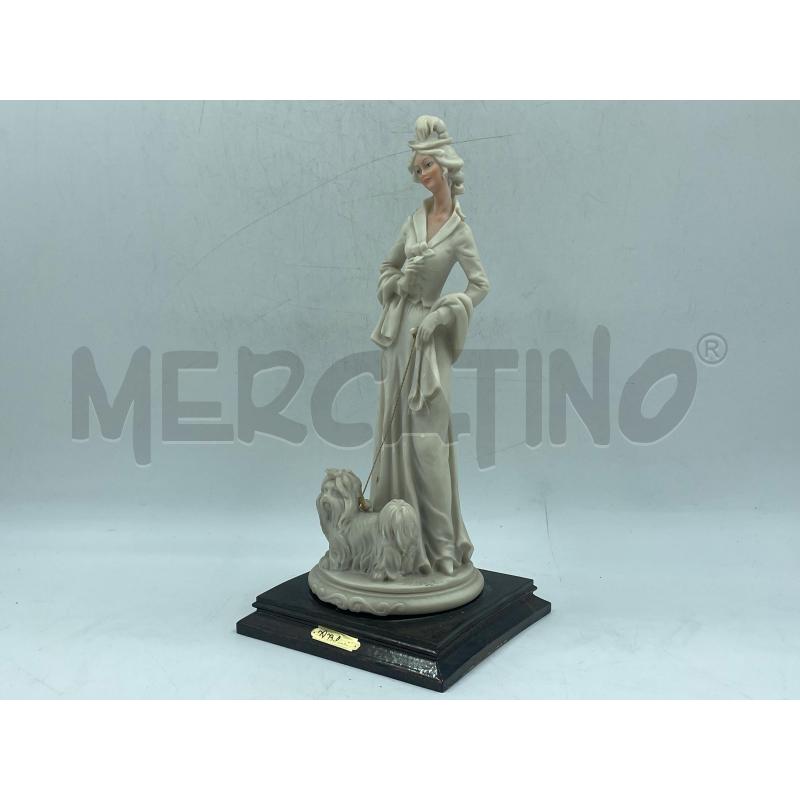 STATUINA DAMA CON CAGNOLINO F.TA A. BELCARI | Mercatino dell'Usato Torino via ceresole 2