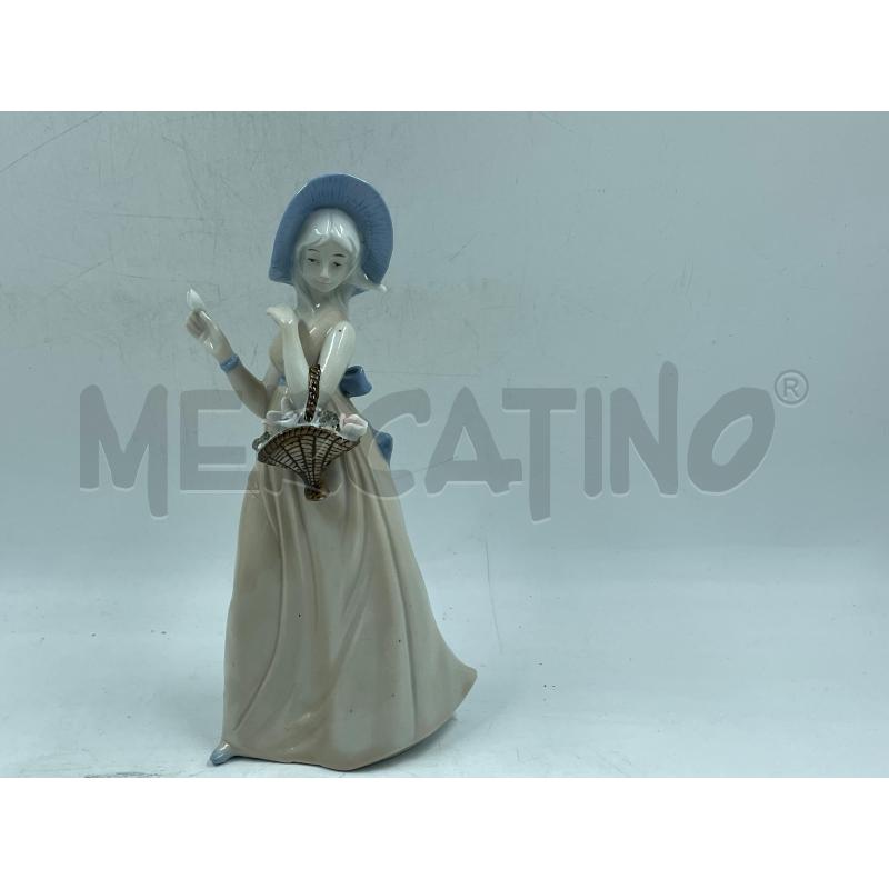 STATUINA PORCELLAN UNA SIGNORA CON CESTINO | Mercatino dell'Usato Torino via ceresole 2
